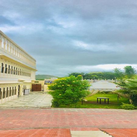 Hotel O The Takhatgarh Resort Nāthdwāra Buitenkant foto
