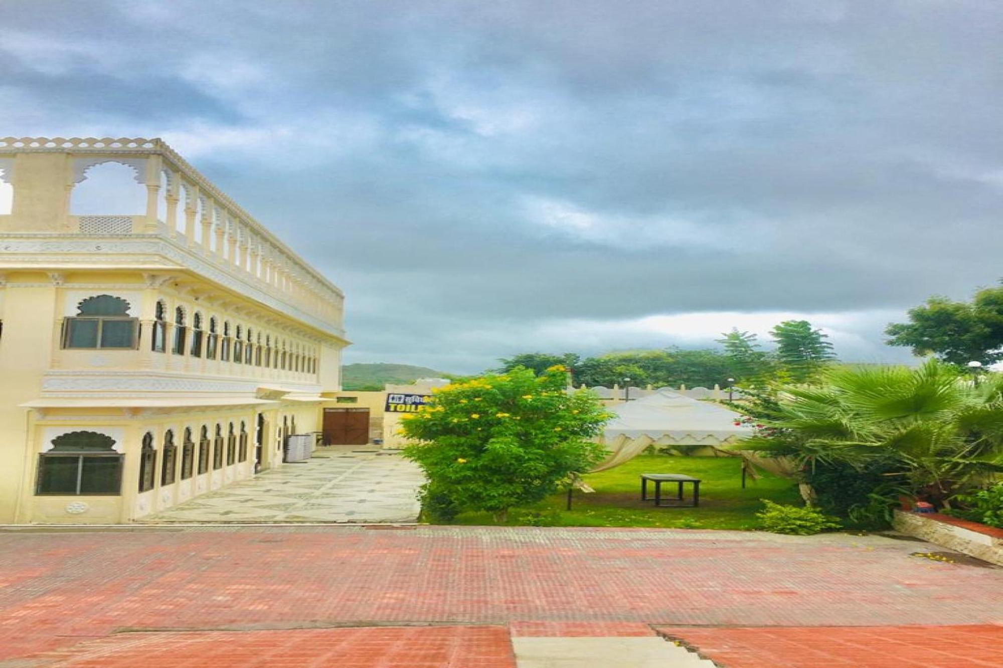 Hotel O The Takhatgarh Resort Nāthdwāra Buitenkant foto